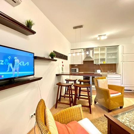 Downtown Vibe-Kiraly I Apts W Private Balcony ブダペスト エクステリア 写真