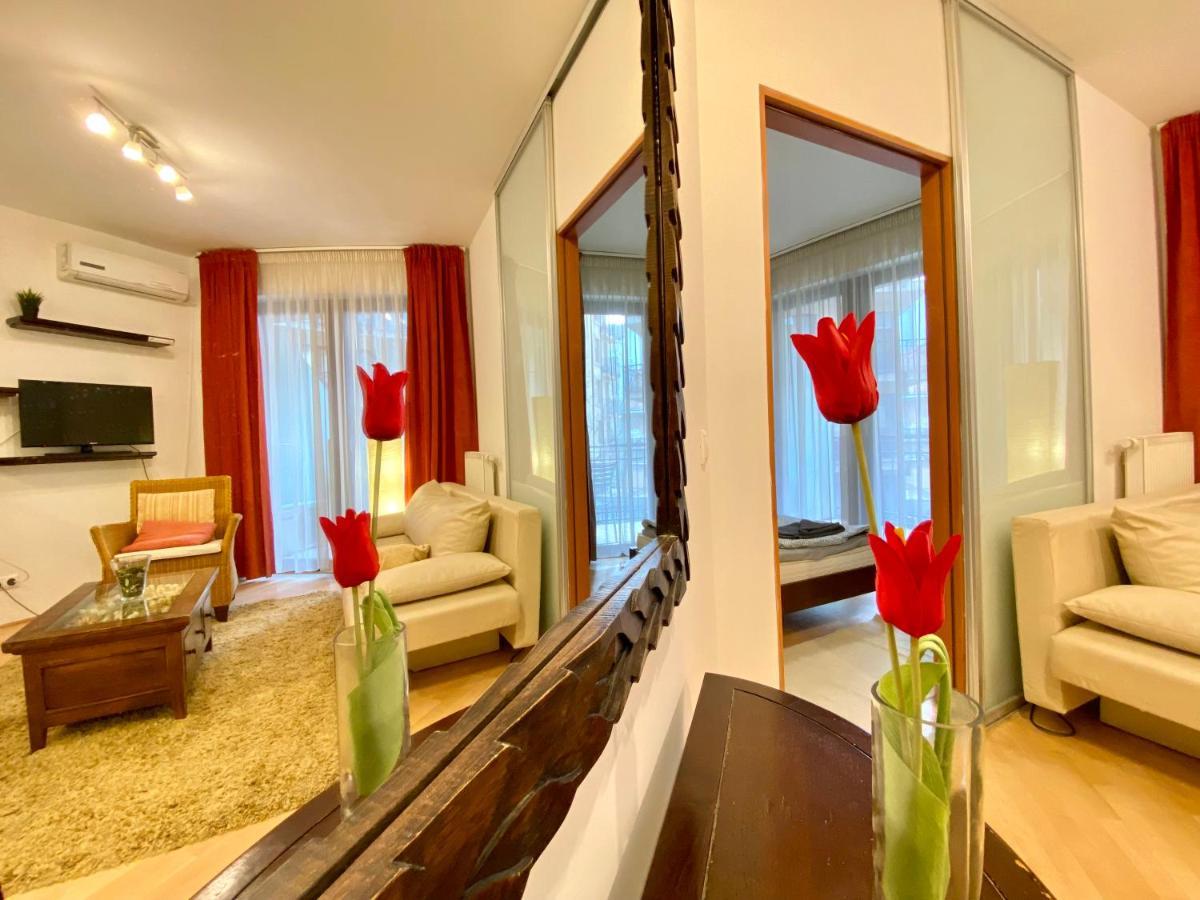 Downtown Vibe-Kiraly I Apts W Private Balcony ブダペスト エクステリア 写真