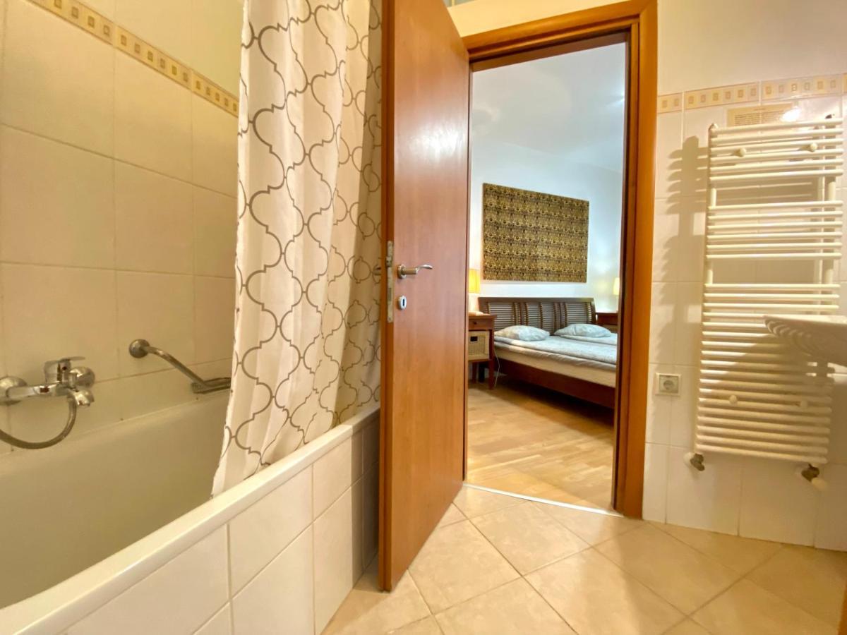 Downtown Vibe-Kiraly I Apts W Private Balcony ブダペスト エクステリア 写真