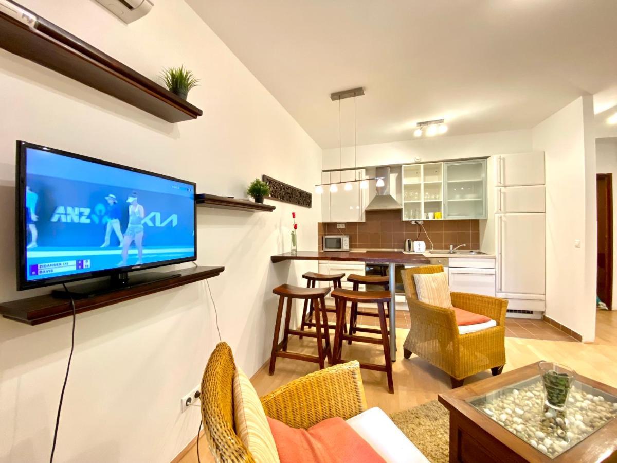 Downtown Vibe-Kiraly I Apts W Private Balcony ブダペスト エクステリア 写真